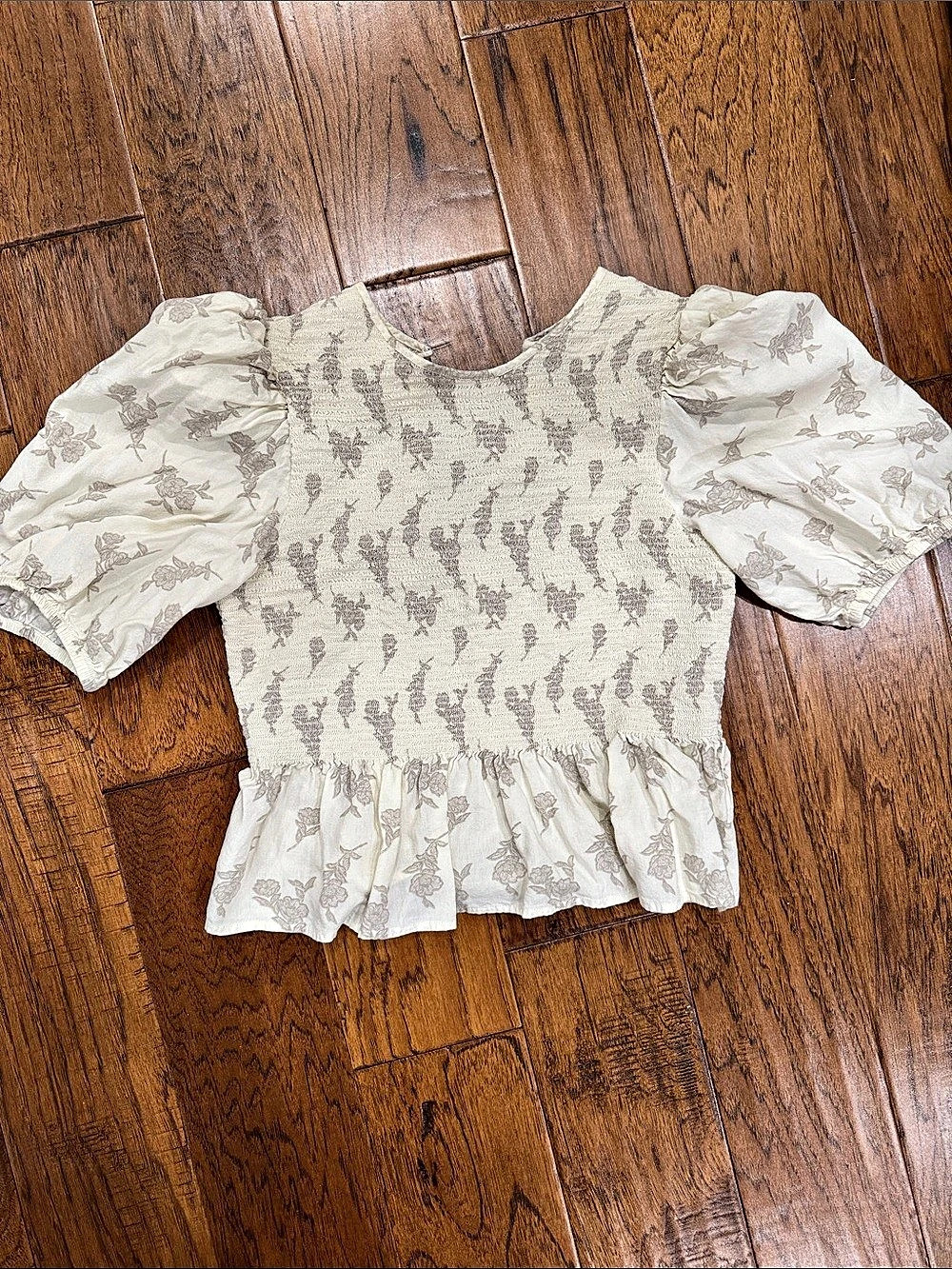 Floral Puff Sleeve Blouse in Cream & Gray